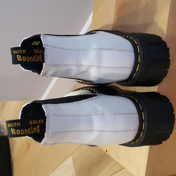 Like new 2976 quad white leather chelsea Dr Martens platform boots 7 U.S. - Picture 6 of 11